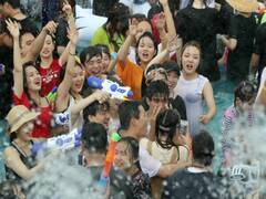 “정남진 장흥 물축제는 대한민국을 대표하는 여름축제”라며, “물축제를 찾는 모든 분들이 탐진강 맑은 물에 흠뻑적셔 가며 즐기고 있다.