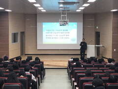 장흥고등학교는 지난 11월 25일 교내 시청각실에서 2021학년도 대학 입시를 위한 설명회를 실시했다. 