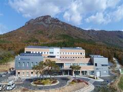 원광대학교 장흥통합의료병원이 정남진장흥사랑 상품권 가맹점에 지정돼 병원비를 지역상품권으로 결제할 수 있게 됐다.