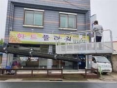 장흥군은 여름철 태풍과 집중호우로 인한 옥외광고물 추락 사고를 예방을 위한 안전점검을 실시했다고 7일 밝혔다.