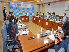 장흥군은 지난 5일 남도드림 생산자 협동조합 대표 문상영 등 20여 명의 회원들과 공동 직거래 활성화를 위한 소통 간담회를 개최했다.