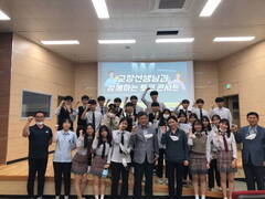 장흥고등학교(교장 김광수)는 학생들의 민주시민의식 제고 및 자치 역량 강화의 일환으로 '교장 선생님과의 토크 콘서트'를 23일에 성공적으로 개최했다고 밝혔다.