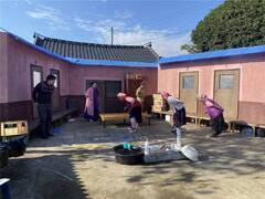 장흥군은 8일 용산면 소재 박정길 가옥 내 야외세트장에서 연극 ‘여인숙사람들’ 공연을 무관중 영상녹화 제작했다고 밝혔다.