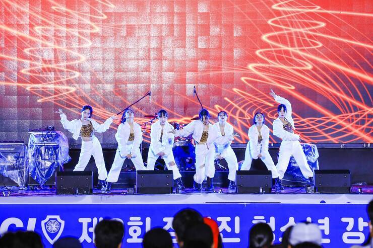 제15회 정남진 물축제 전국 청소년 강변 음악축제 본선 사진입니다.