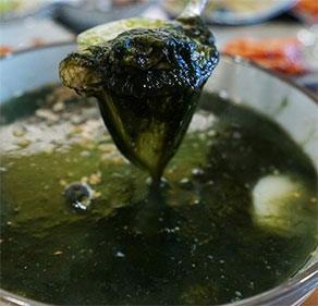 Seaweed Fulvescens Rice Cake Soup