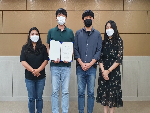 장흥군버섯산업연구원(원장 오병찬)은 한국식품저장유통학회가 개최한 국제학술대회에서 연구 성과를 인정받아 우수포스터 발표상을 수상했다고 3일 밝혔다.