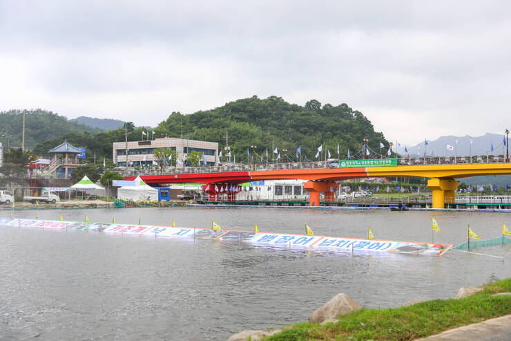 개막 전 물축제현장(탐진강)