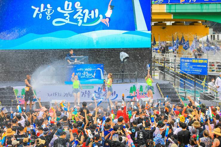 제15회 정남진 물축제 지상최대물싸움 사진입니다.