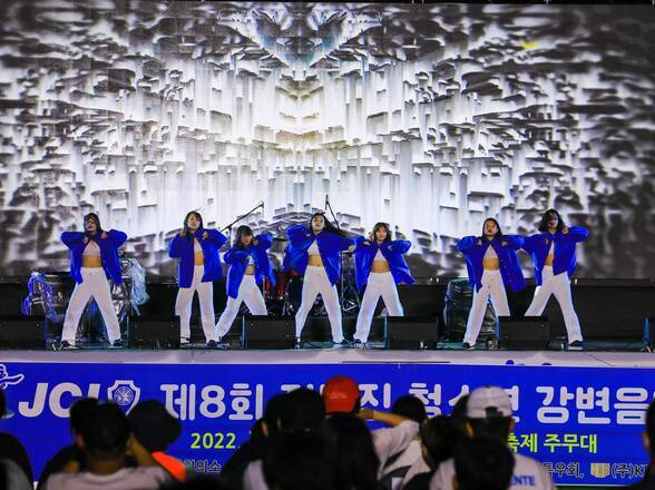 제15회 정남진 물축제 전국 청소년 강변 음악축제 본선 사진입니다.