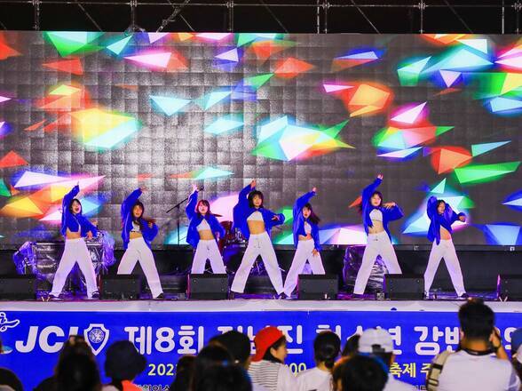 제15회 정남진 물축제 전국 청소년 강변 음악축제 본선 사진입니다.