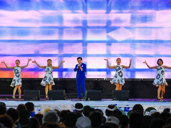 제15회 정남진 물축제  LG헬로비전 축하공연 사진입니다.