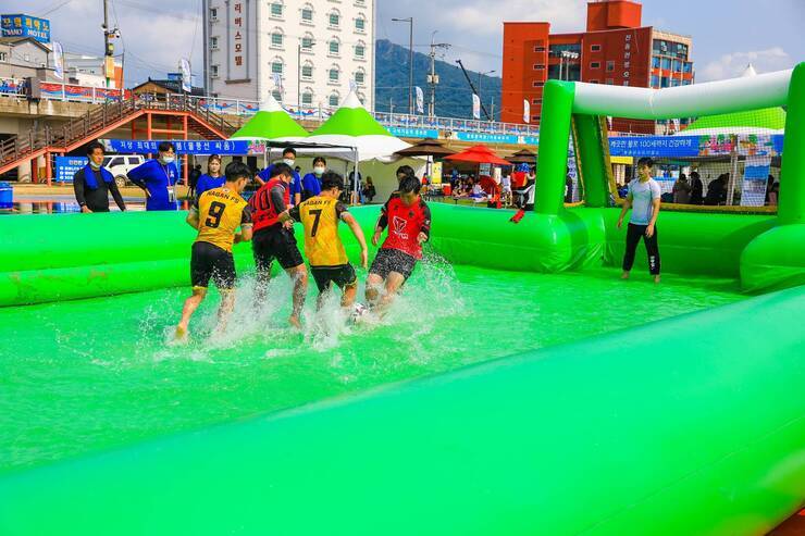 제15회 정남진 물축제  전국 수중풋살대회 사진입니다.