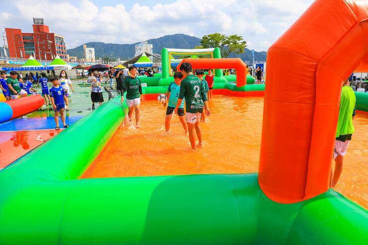 제15회 정남진 물축제  전국 수중풋살대회 사진입니다.