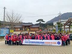 한국생활개선 장흥군연합회(회장 김회옥)에서는 우드랜드 및 억불산 일원에서 탄소중립 실천을 위한 환경정화 봉사활동을 실시했다.