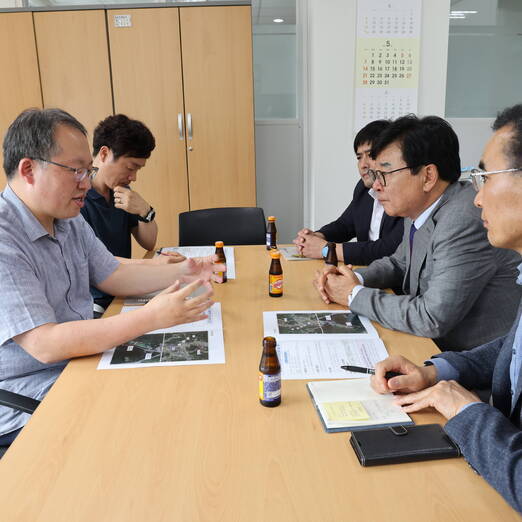 김성 군수와 기획재정부 직원들 간담회 사진(크게보기)