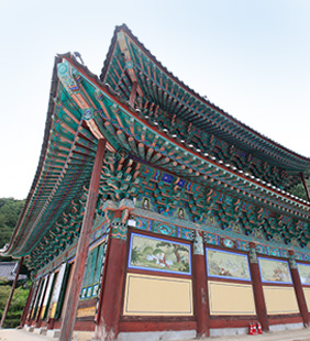 대웅보전 측면 전경