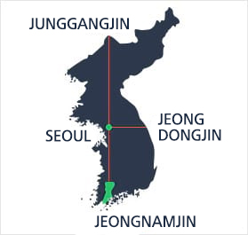 지도위에 정남진 위치를 표시해놓은 이미지로 가운데 서울을 중심으로 동쪽에는 정동진 북쪽에는 중강진 남쪽끝에는 정남진이 위치해있다.