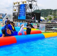 제15회 정남진 물축제 관광객 참여 이벤트 사진입니다.
