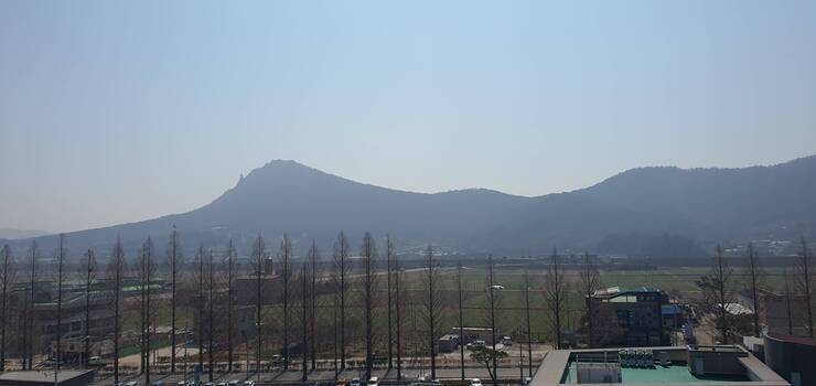억불산