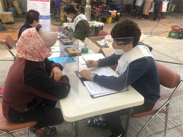 장흥군정신건강복지센터는 장기화된 코로나19로 심리적 어려움을 해소하기 위한 찾아가는 이동상담실을 운영했다고 밝혔다.