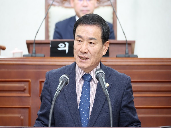사진1) 김기용의원 교통안전시설 강화 및 도로환경 개선을 위한 과태료 제도 개선 촉구 건의안