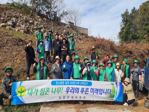 2 새마을회 나무심기 (1)